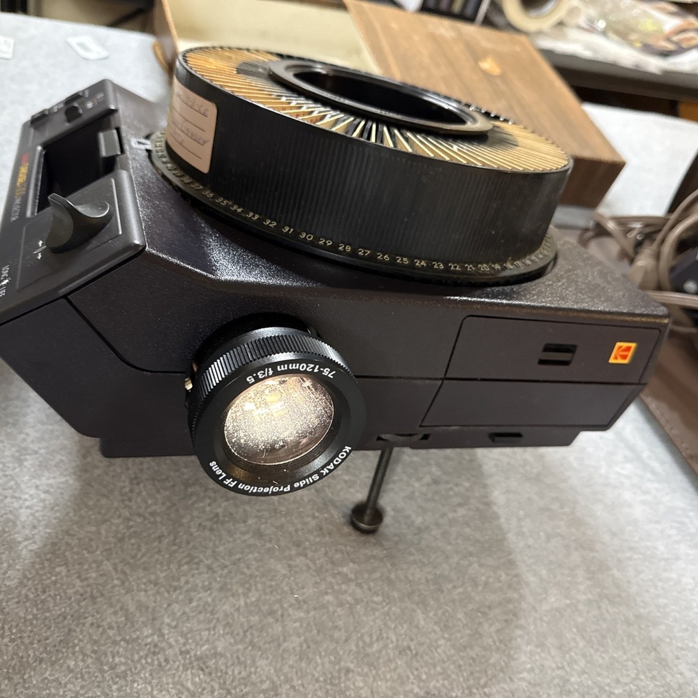 Vintage Kodak Carousel 4200 Projector With Manual And Original Box Plus 57Slides